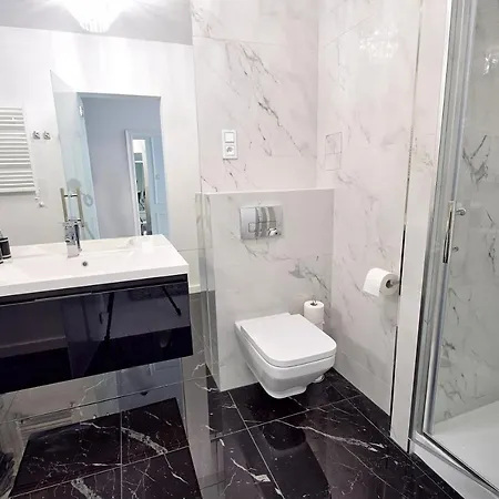 Crystal 80m Od Plaży, Przy Latarni Morskiej *