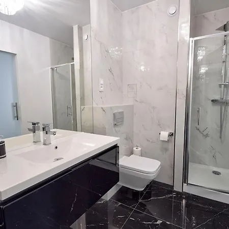 Crystal 80m Od Plazy, Przy Latarni Morskiej *